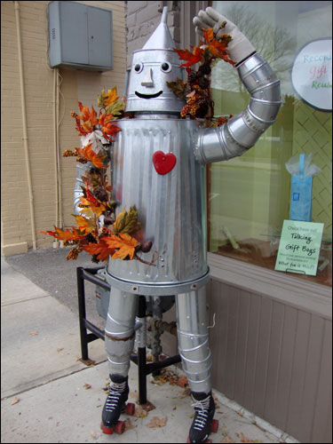 Tin Man on rollerskates, Erin Main Street