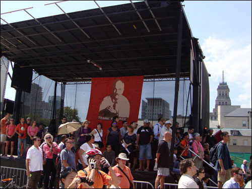 Jack Layton mourners, Toronto City Hall