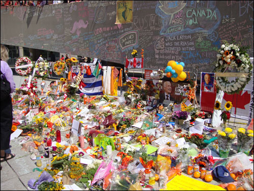 Jack Layton memorial,  Nathan Phillips Square