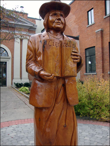 Orangeville tree carving